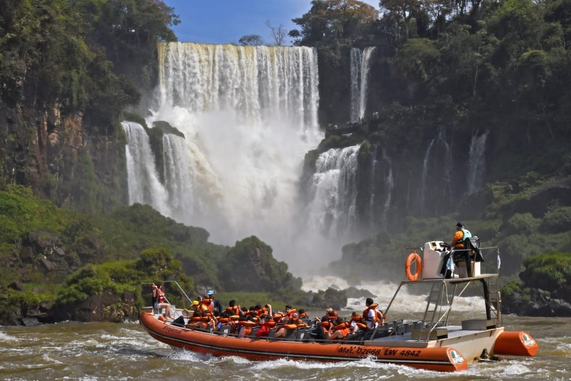 Visitar las Cataratas del Iguazú siempre es una buena opción a la hora de viajar por el país 