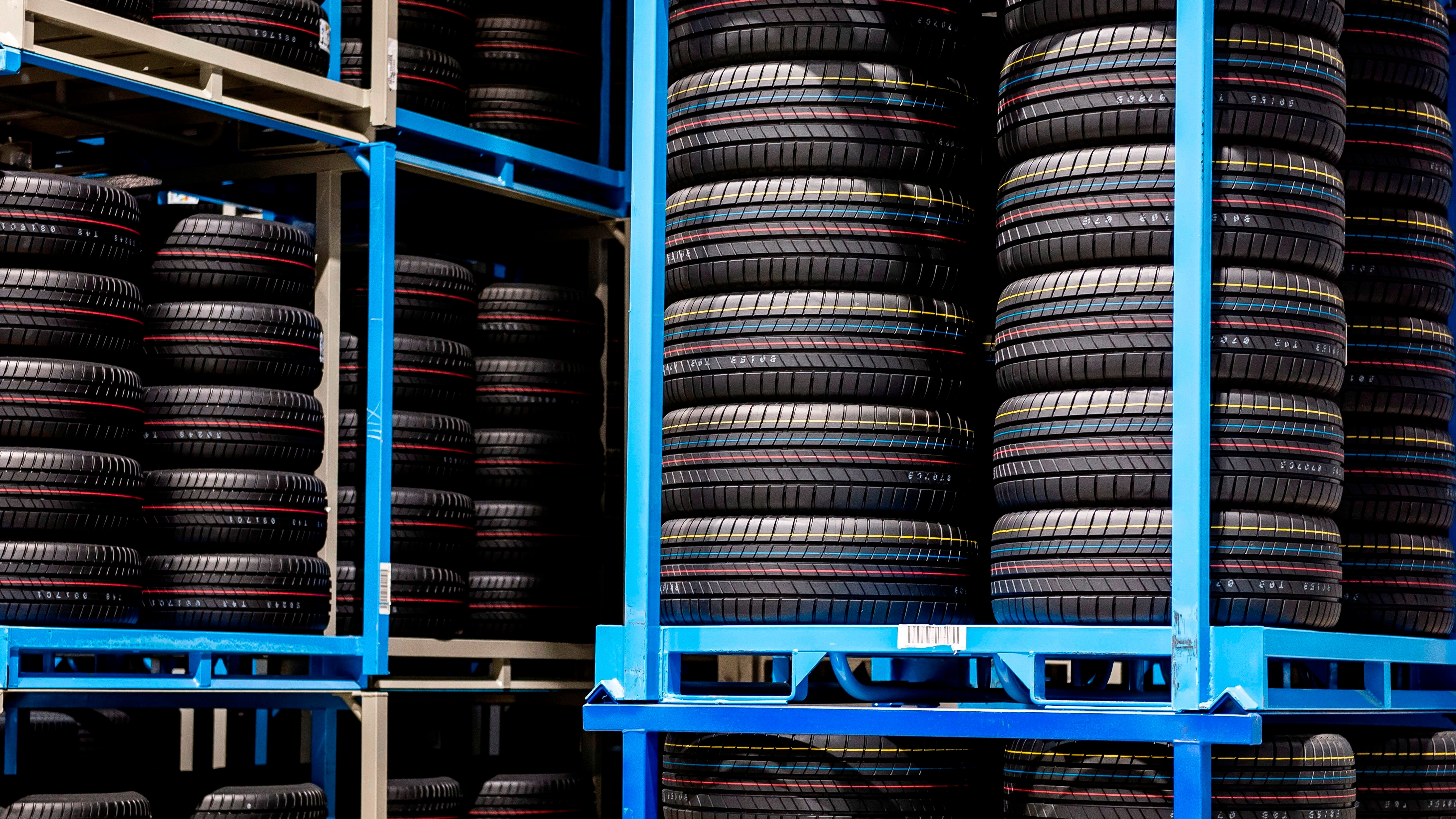 El CyberMonday puedes encontrar neumáticos a precios más bajos que en el mercado (EFE/EPA/Boglarka Bodnar/Archivos)