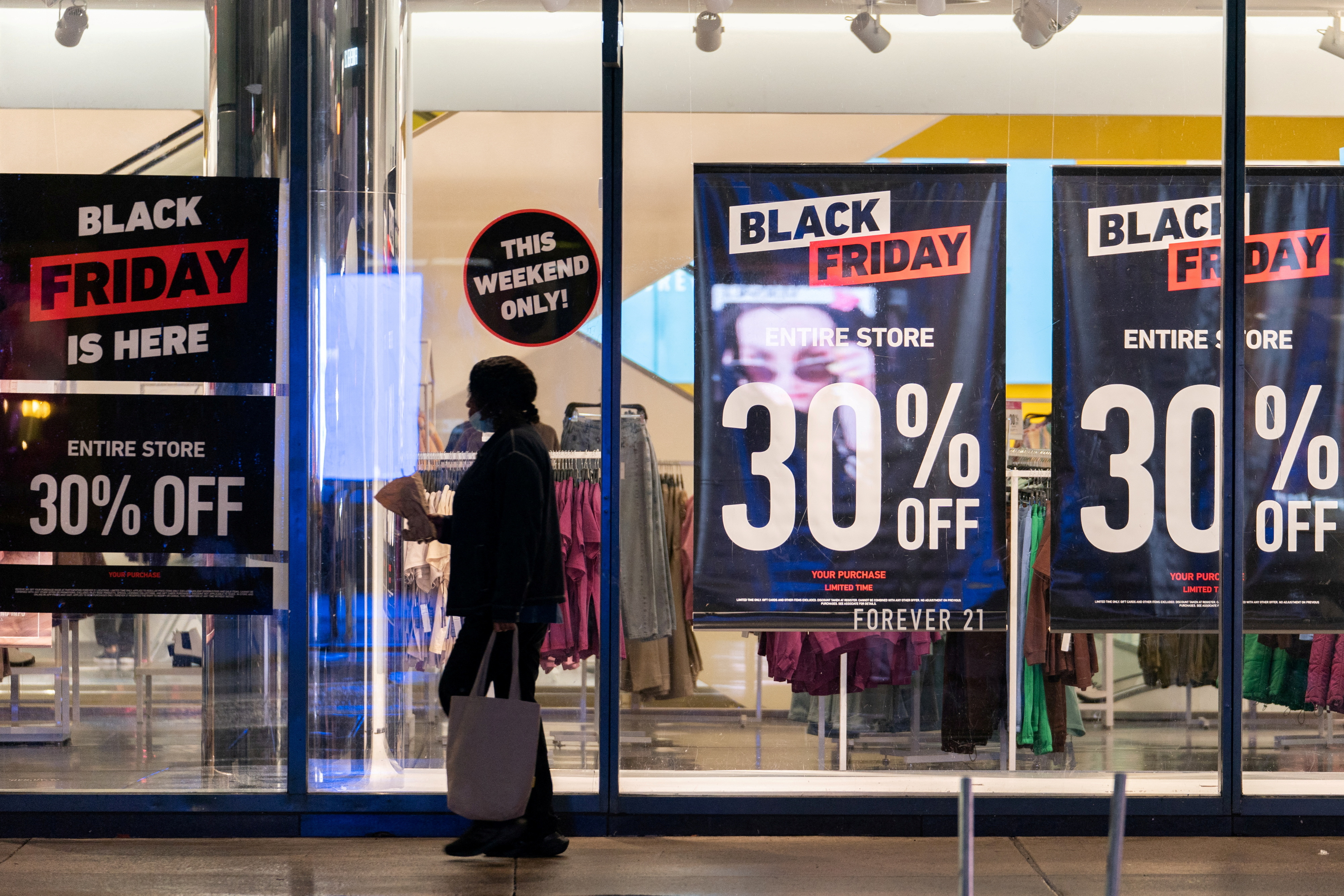 El Black Friday se celebra desde hace muchos años en Estados Unidos pero se replicó en el mundo y en Argentina, donde también habrá descuentos. (REUTERS/Jeenah Moon/Foto de archivo)