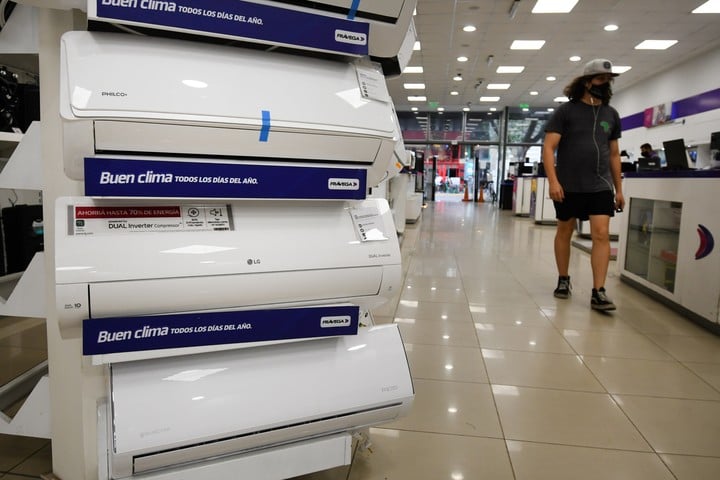 Ahora 30 te permite comprar un equipo hoy y terminar de pagarlo en 2025. Foto: José Gutiérrez / Los Andes.