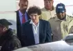 Con una bolsa en las manos y desali