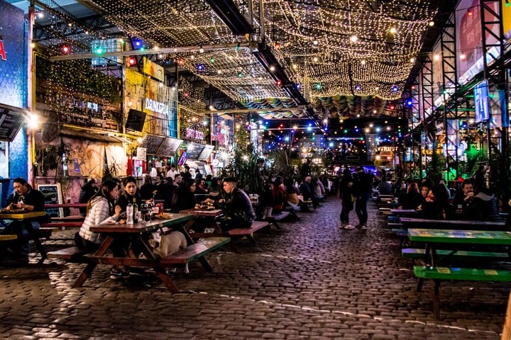 En la Noche de la Gastronomía hay ofertas en restaurantes, bares, pizzerías, mercados y patios gastronómicos.