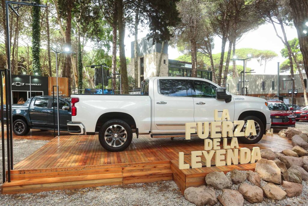 Chevrolet-Silverado-Alto-Country-Stand-Cariló